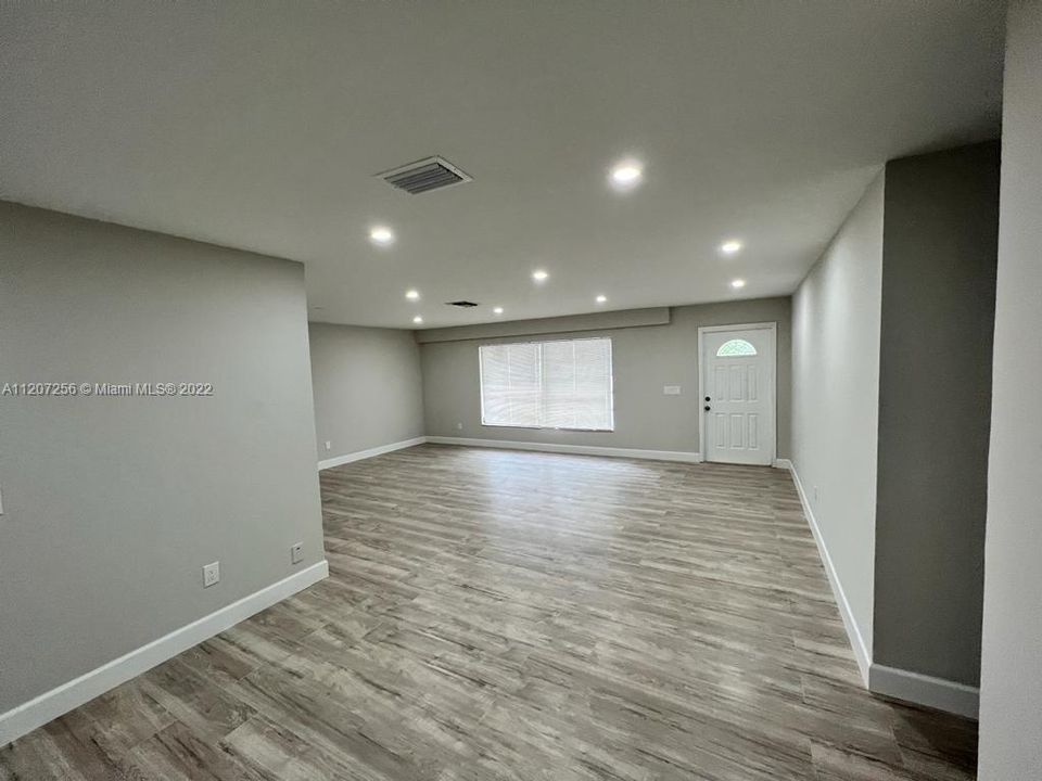 Recently Sold: $449,000 (3 beds, 3 baths, 1730 Square Feet)