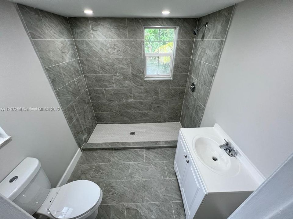 Recently Sold: $449,000 (3 beds, 3 baths, 1730 Square Feet)