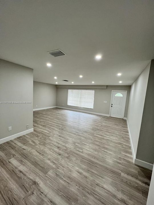 Recently Sold: $449,000 (3 beds, 3 baths, 1730 Square Feet)