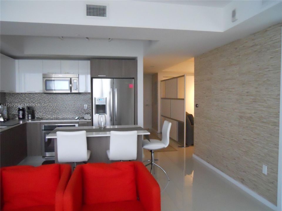 Recently Rented: $3,000 (1 beds, 1 baths, 777 Square Feet)