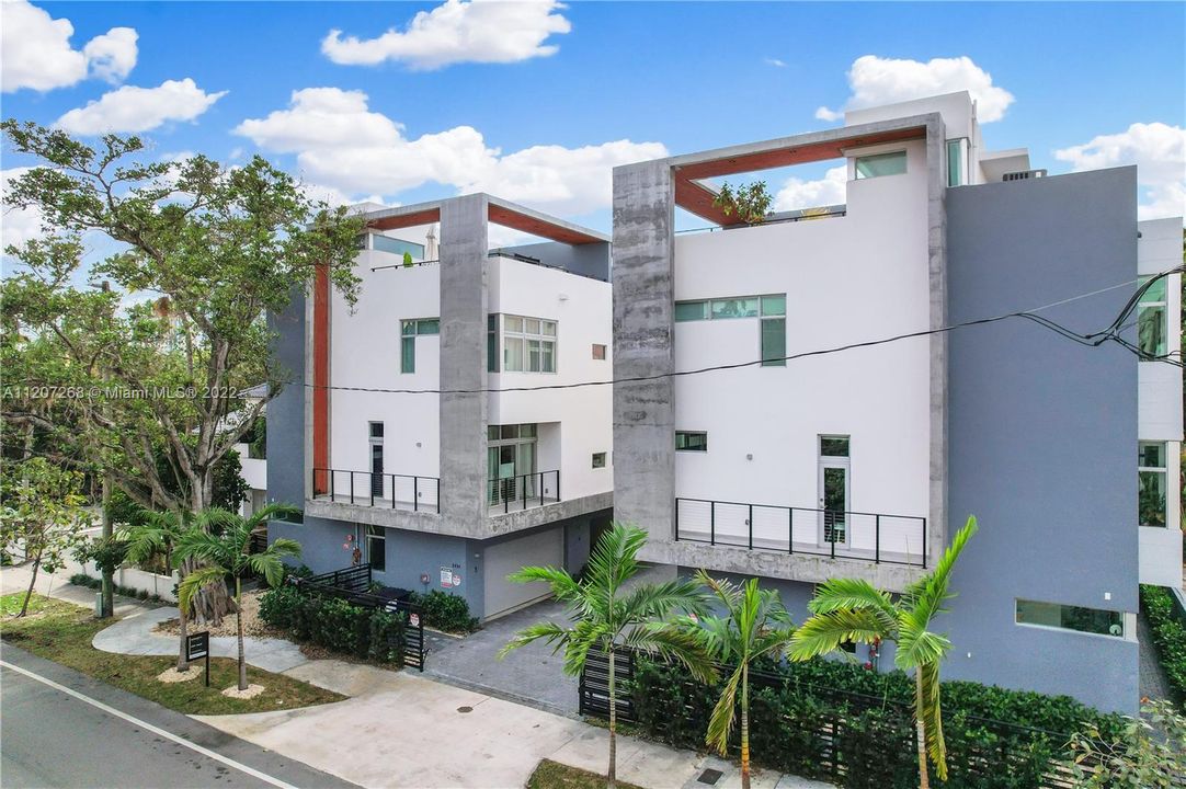 Recently Sold: $1,400,000 (3 beds, 3 baths, 2332 Square Feet)