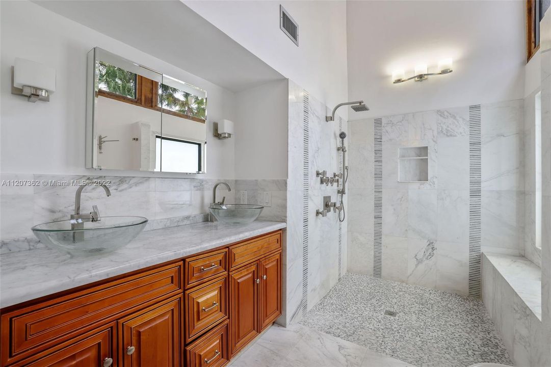 Recently Sold: $1,099,000 (3 beds, 2 baths, 2721 Square Feet)