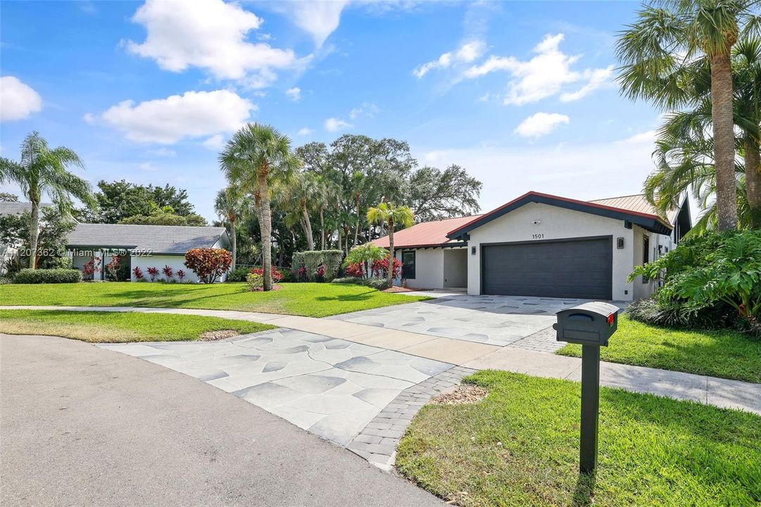 Recently Sold: $1,099,000 (3 beds, 2 baths, 2721 Square Feet)