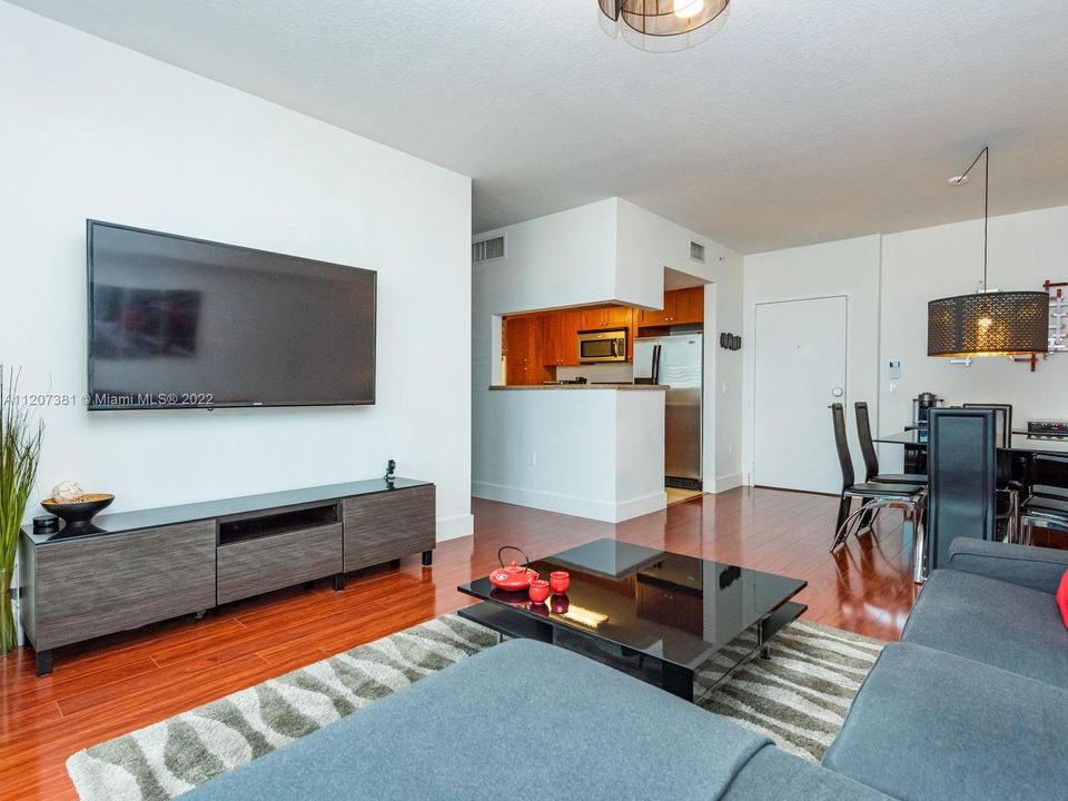 Recently Sold: $270,000 (1 beds, 2 baths, 940 Square Feet)