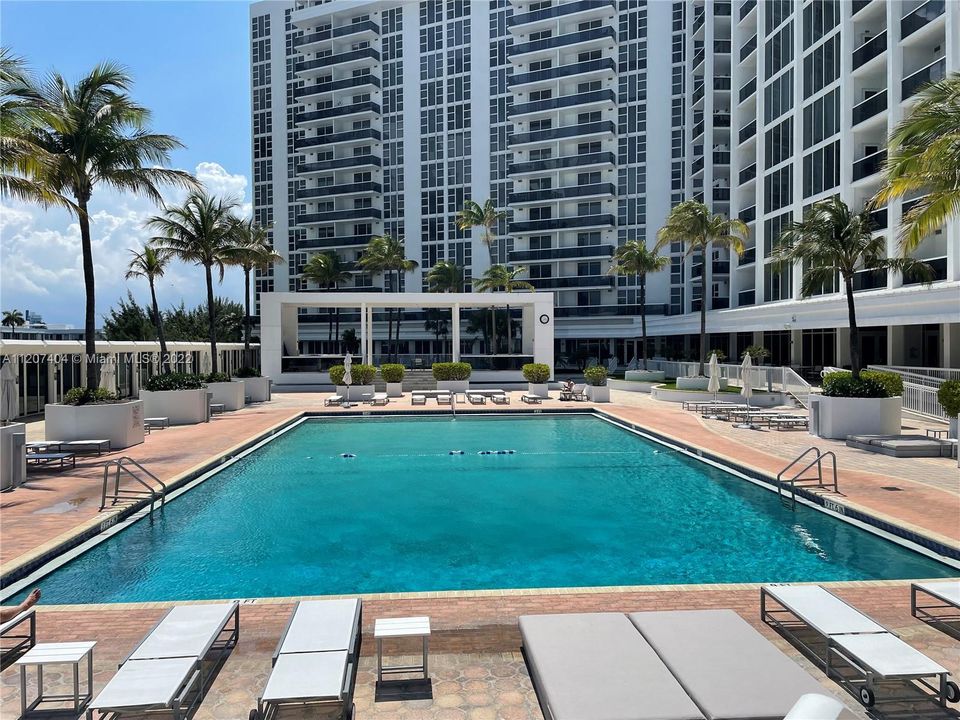 Recently Sold: $847,000 (1 beds, 1 baths, 894 Square Feet)