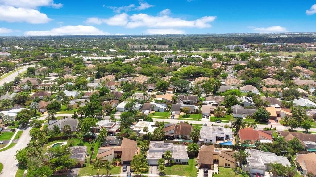 Недавно продано: $600,000 (4 спален, 2 ванн, 2115 Квадратных фут)