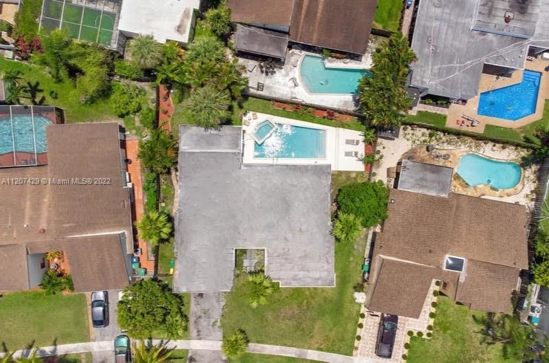 Недавно продано: $600,000 (4 спален, 2 ванн, 2115 Квадратных фут)