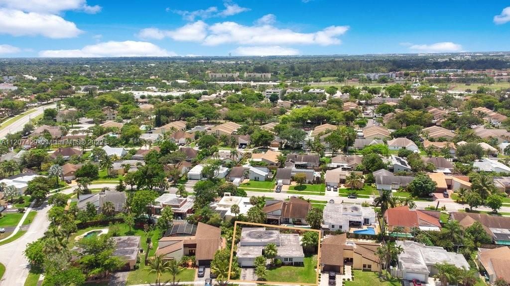 Недавно продано: $600,000 (4 спален, 2 ванн, 2115 Квадратных фут)