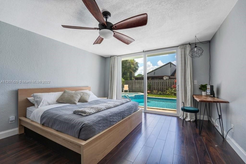 Недавно продано: $600,000 (4 спален, 2 ванн, 2115 Квадратных фут)