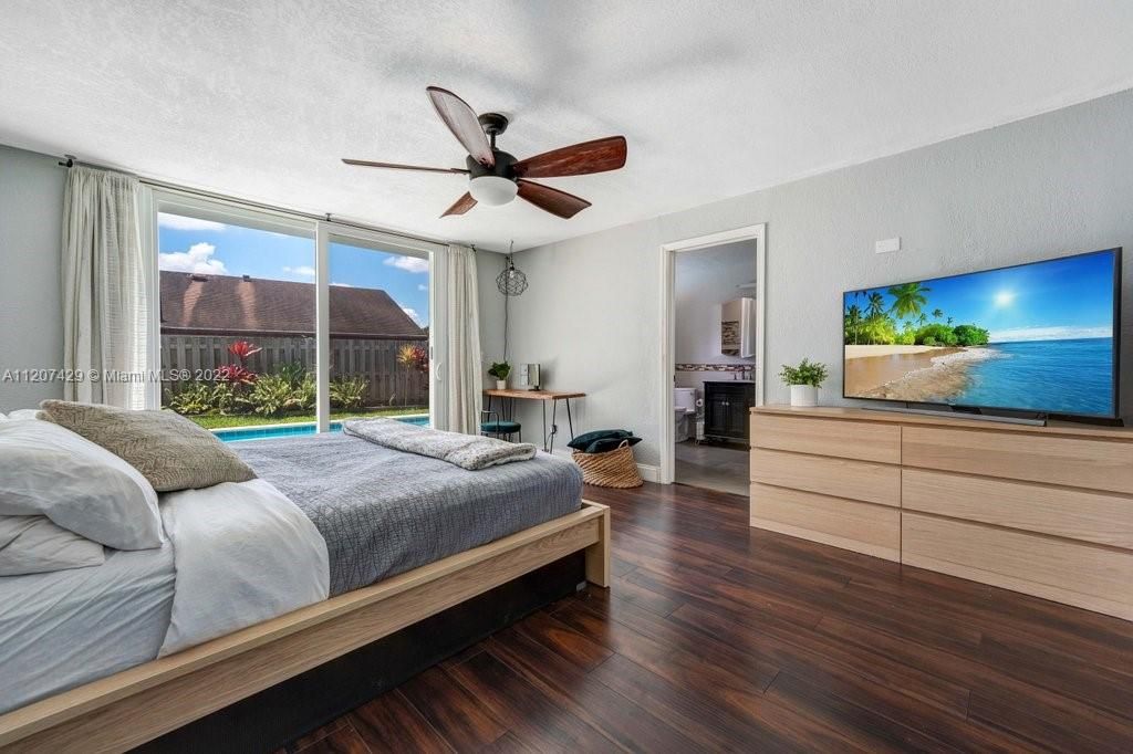 Недавно продано: $600,000 (4 спален, 2 ванн, 2115 Квадратных фут)