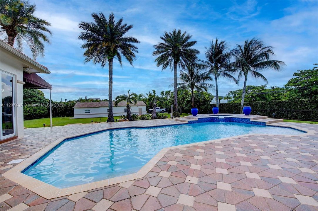 Recently Sold: $1,550,000 (4 beds, 3 baths, 4092 Square Feet)