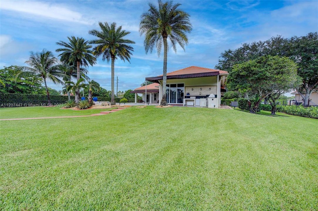 Recently Sold: $1,550,000 (4 beds, 3 baths, 4092 Square Feet)