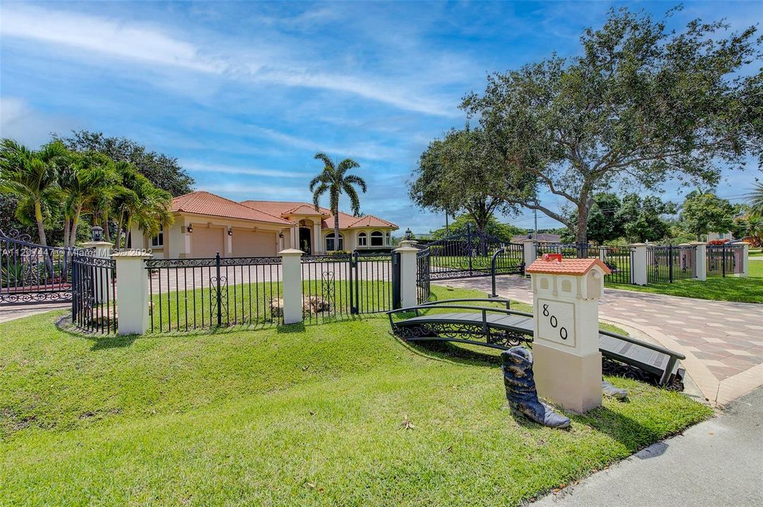 Recently Sold: $1,550,000 (4 beds, 3 baths, 4092 Square Feet)