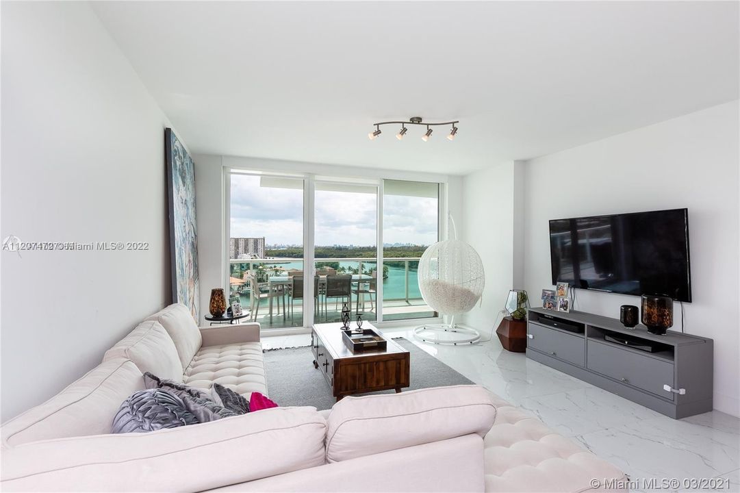 Recently Sold: $1,150,000 (2 beds, 3 baths, 1553 Square Feet)
