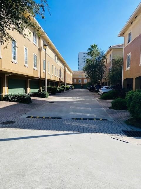 Recently Sold: $324,500 (1 beds, 1 baths, 859 Square Feet)