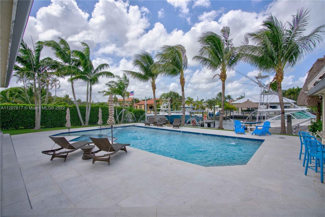 Recently Sold: $5,000,000 (5 beds, 5 baths, 4126 Square Feet)