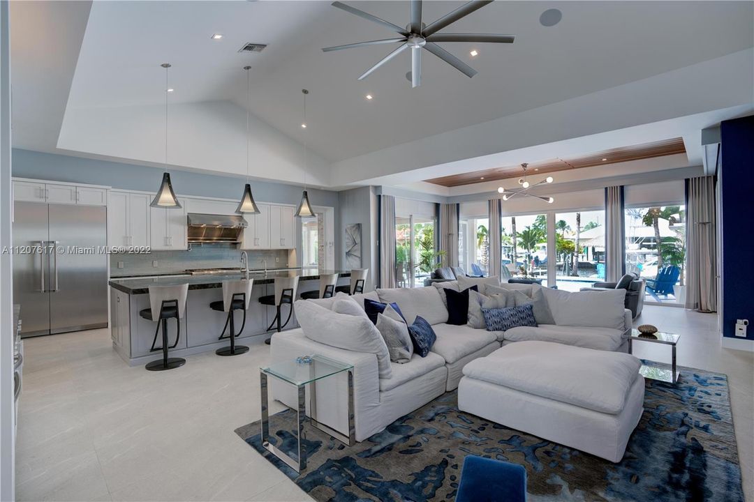 Recently Sold: $5,000,000 (5 beds, 5 baths, 4126 Square Feet)