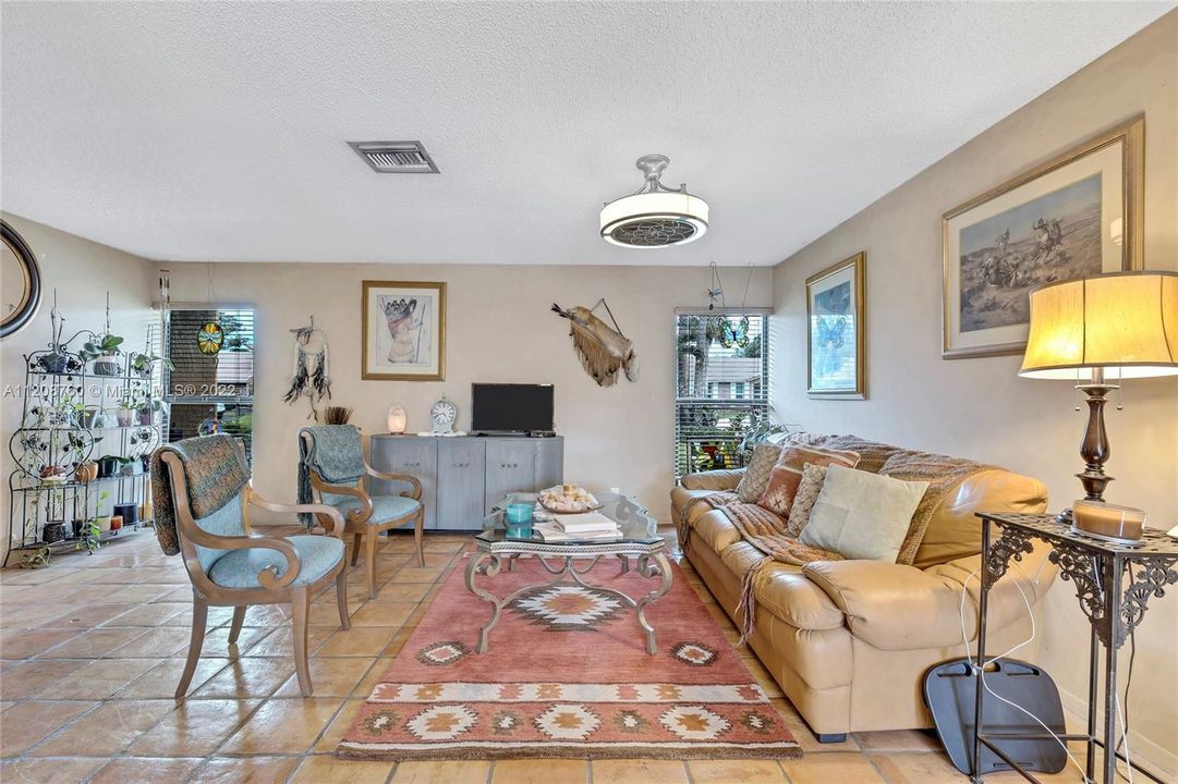 Recently Sold: $580,000 (3 beds, 2 baths, 1977 Square Feet)