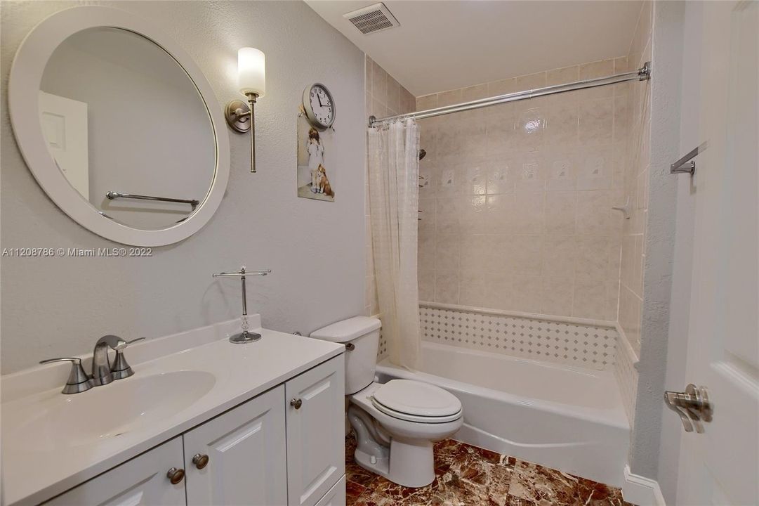 最近售出: $689,000 (3 贝兹, 2 浴室, 1919 平方英尺)