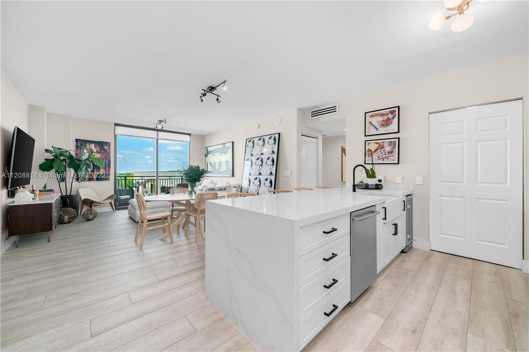 Recently Sold: $799,000 (2 beds, 2 baths, 1198 Square Feet)