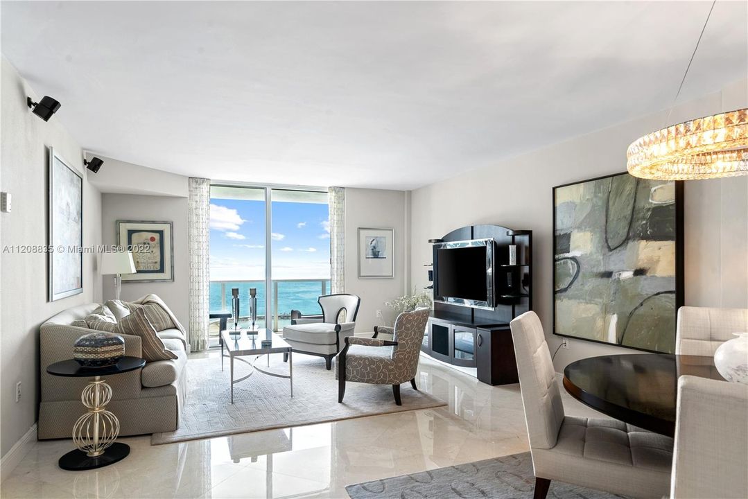 Recently Sold: $1,350,000 (2 beds, 2 baths, 1056 Square Feet)
