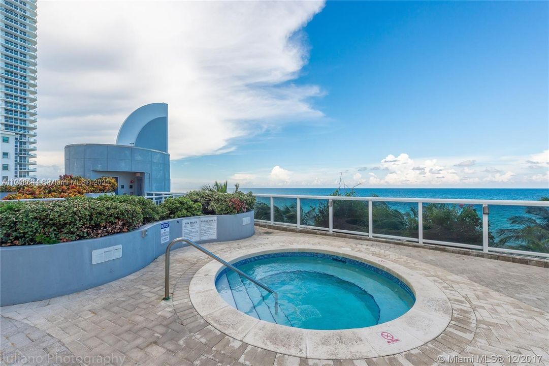 Recently Sold: $1,495,000 (2 beds, 2 baths, 1400 Square Feet)