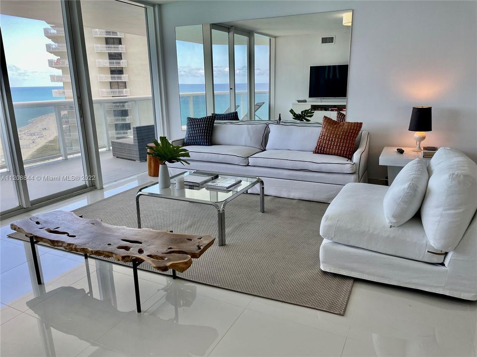 Recently Sold: $1,495,000 (2 beds, 2 baths, 1400 Square Feet)