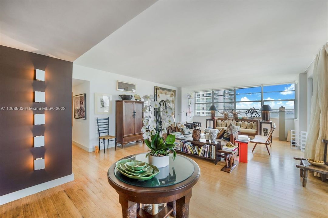 Recently Sold: $1,175,000 (2 beds, 2 baths, 1530 Square Feet)