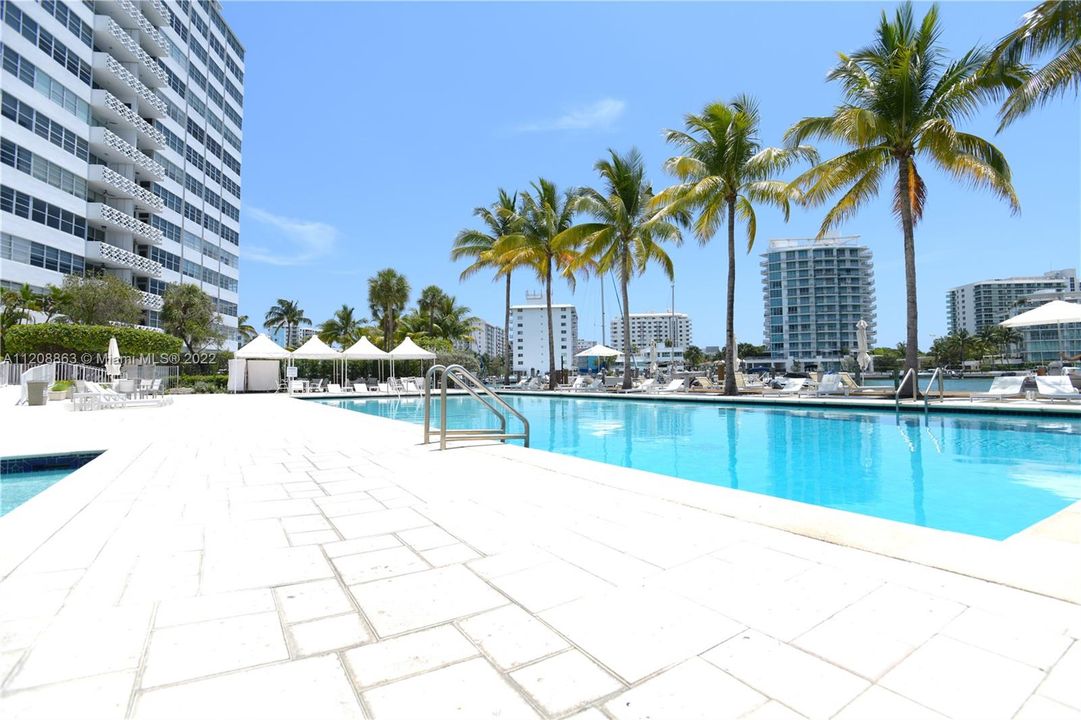 Recently Sold: $1,175,000 (2 beds, 2 baths, 1530 Square Feet)