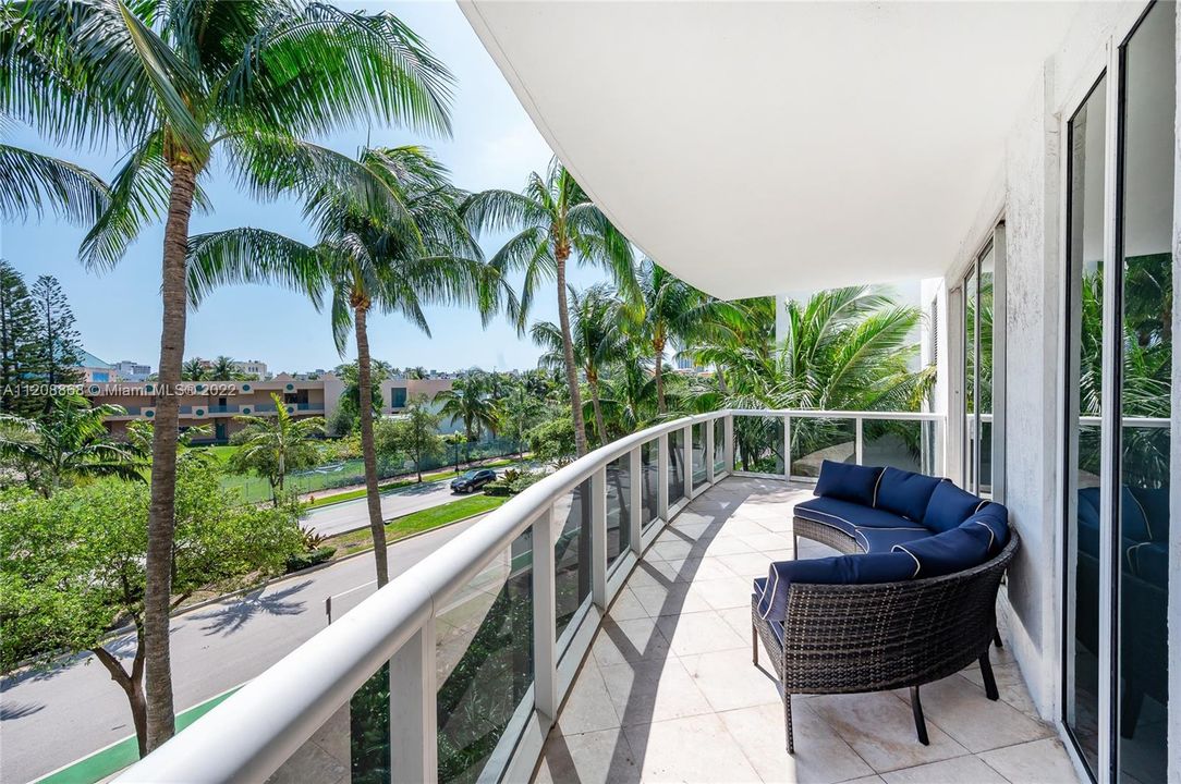 Recently Sold: $1,290,000 (2 beds, 2 baths, 1649 Square Feet)