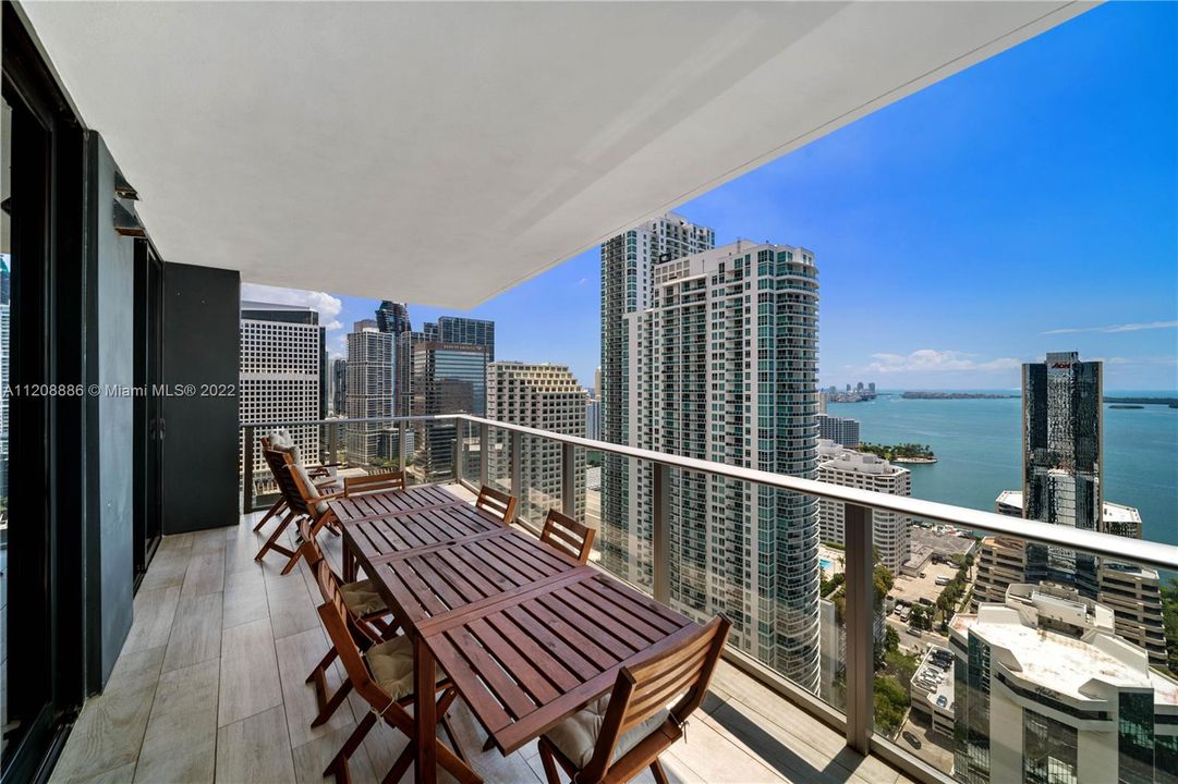 Recently Sold: $1,575,000 (3 beds, 3 baths, 1753 Square Feet)
