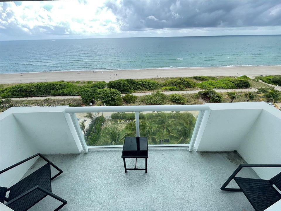 For Sale: $998,000 (2 beds, 2 baths, 1100 Square Feet)