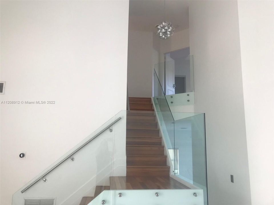 Recientemente alquilado: $6,950 (4 camas, 3 baños, 2401 Pies cuadrados)