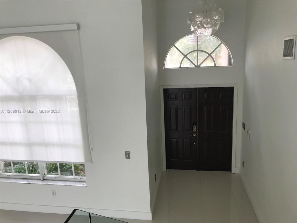 Recientemente alquilado: $6,950 (4 camas, 3 baños, 2401 Pies cuadrados)