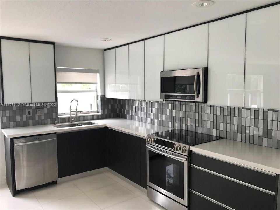 Recientemente alquilado: $6,950 (4 camas, 3 baños, 2401 Pies cuadrados)