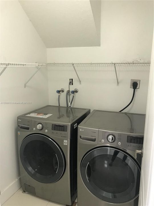 Recientemente alquilado: $6,950 (4 camas, 3 baños, 2401 Pies cuadrados)