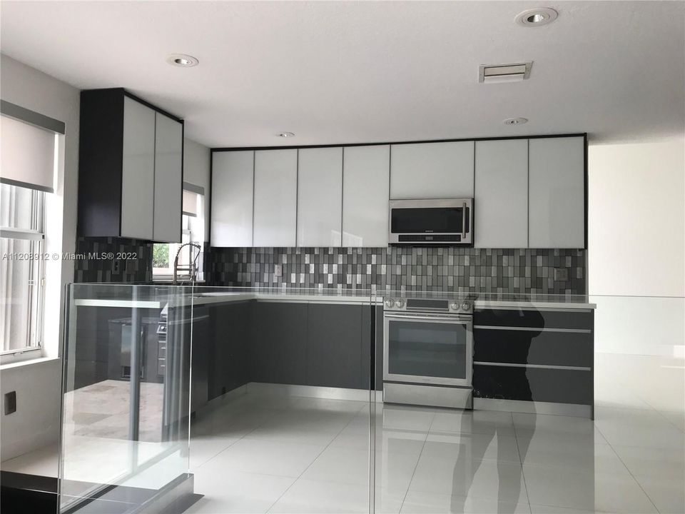 Recientemente alquilado: $6,950 (4 camas, 3 baños, 2401 Pies cuadrados)