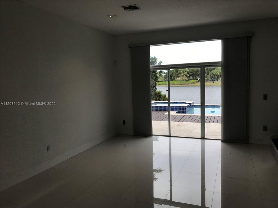 Recientemente alquilado: $6,950 (4 camas, 3 baños, 2401 Pies cuadrados)