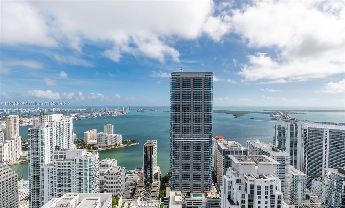 Recently Sold: $2,390,000 (3 beds, 3 baths, 1800 Square Feet)