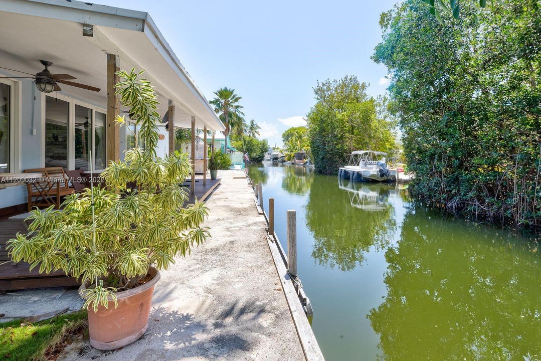 Recently Sold: $1,125,000 (2 beds, 2 baths, 998 Square Feet)