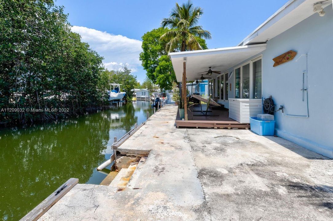 Recently Sold: $1,125,000 (2 beds, 2 baths, 998 Square Feet)