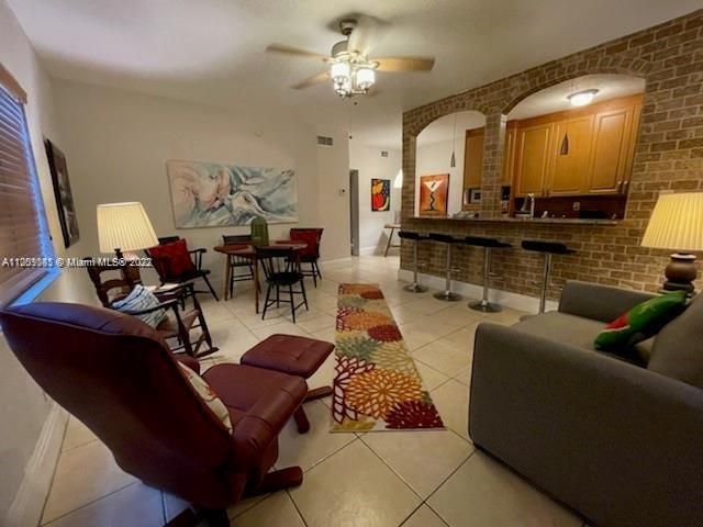 Recently Sold: $279,999 (1 beds, 1 baths, 752 Square Feet)