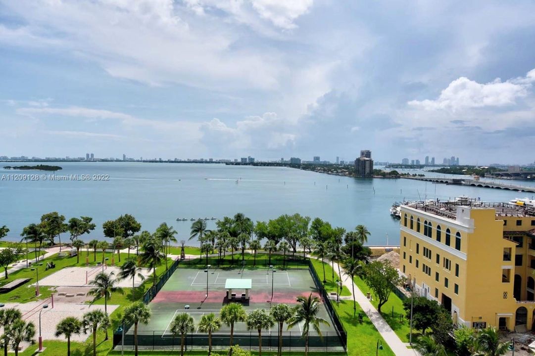 Recently Sold: $550,000 (2 beds, 2 baths, 1048 Square Feet)