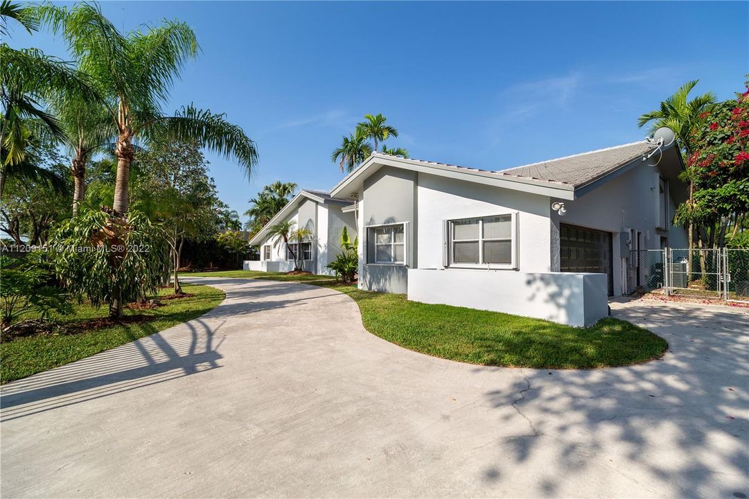 Recently Sold: $1,450,000 (5 beds, 4 baths, 3274 Square Feet)