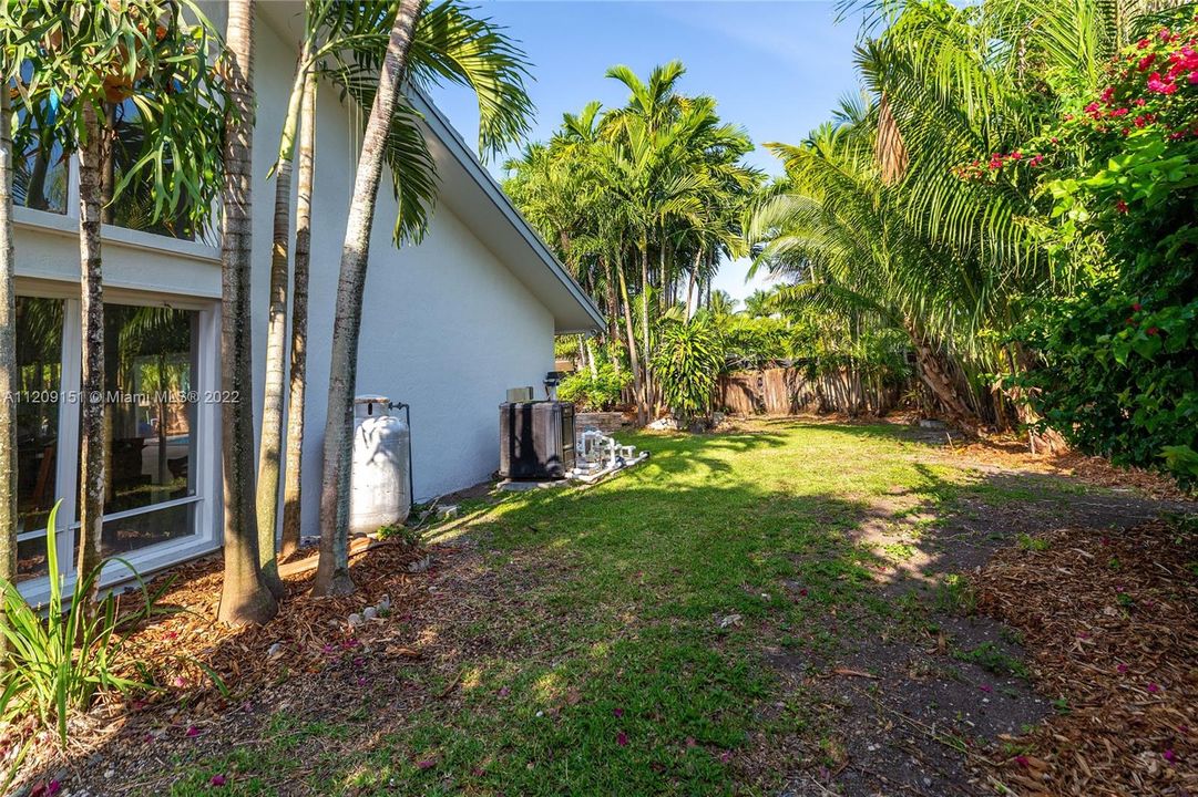 Recently Sold: $1,450,000 (5 beds, 4 baths, 3274 Square Feet)