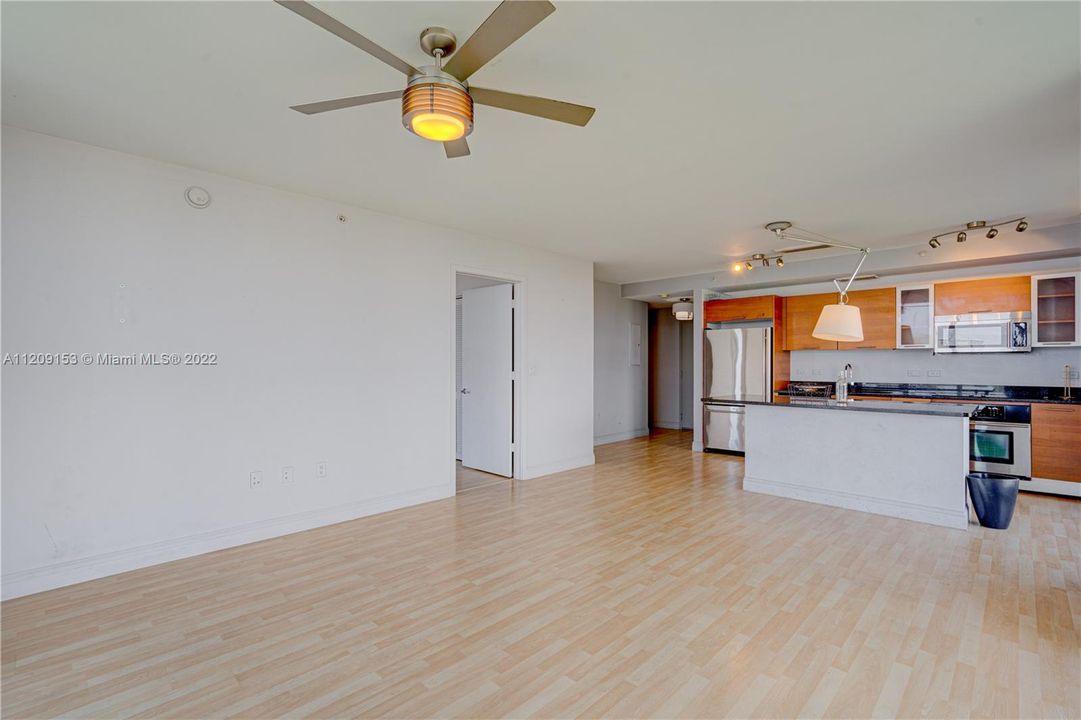 Recently Sold: $590,000 (2 beds, 2 baths, 919 Square Feet)