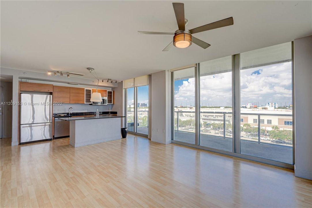 Recently Sold: $590,000 (2 beds, 2 baths, 919 Square Feet)