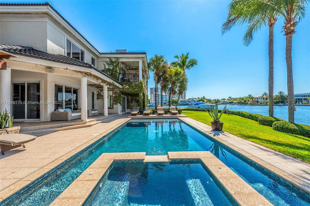 Recently Sold: $12,000,000 (7 beds, 9 baths, 6996 Square Feet)
