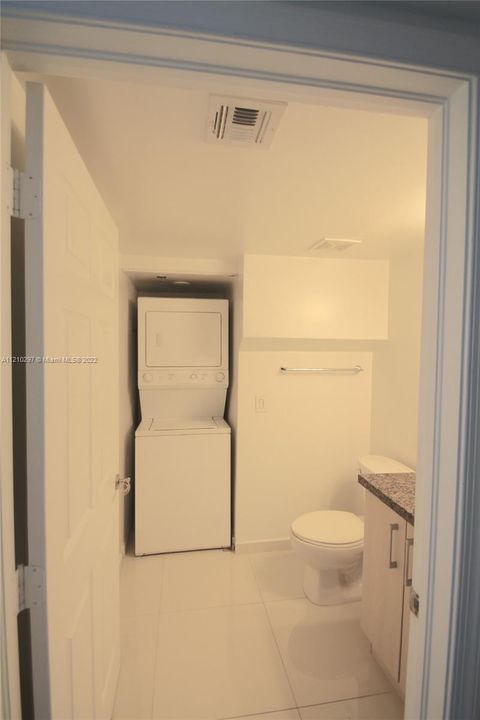Recently Rented: $2,700 (1 beds, 1 baths, 790 Square Feet)