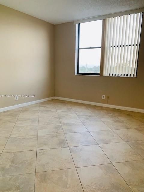 Recently Sold: $220,000 (2 beds, 2 baths, 1150 Square Feet)